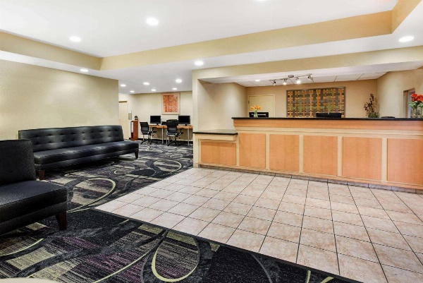 La Quinta by Wyndham Fort Lauderdale Pompano Beach image 6